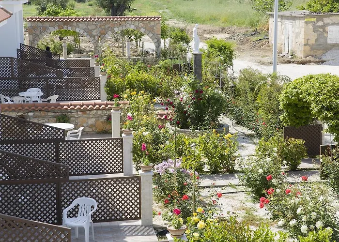 Eliofos Elegant Maisonettes アパートホテル